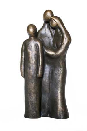 Sandy Licht knal Familie beeldje “Man en vrouw met 1 kind” van steenhars - Beelden &  sculpturen